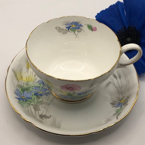 1945-1966 Shelley 20136 Fine Bone China Teacup & Saucer, Scalloped, Wildflowers - Picture 4 of 10